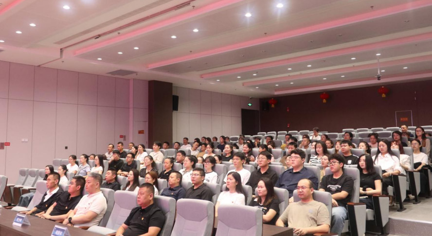 利华集团｜观阅兵盛况 汲奋进力量 驱动企业高质量发展
